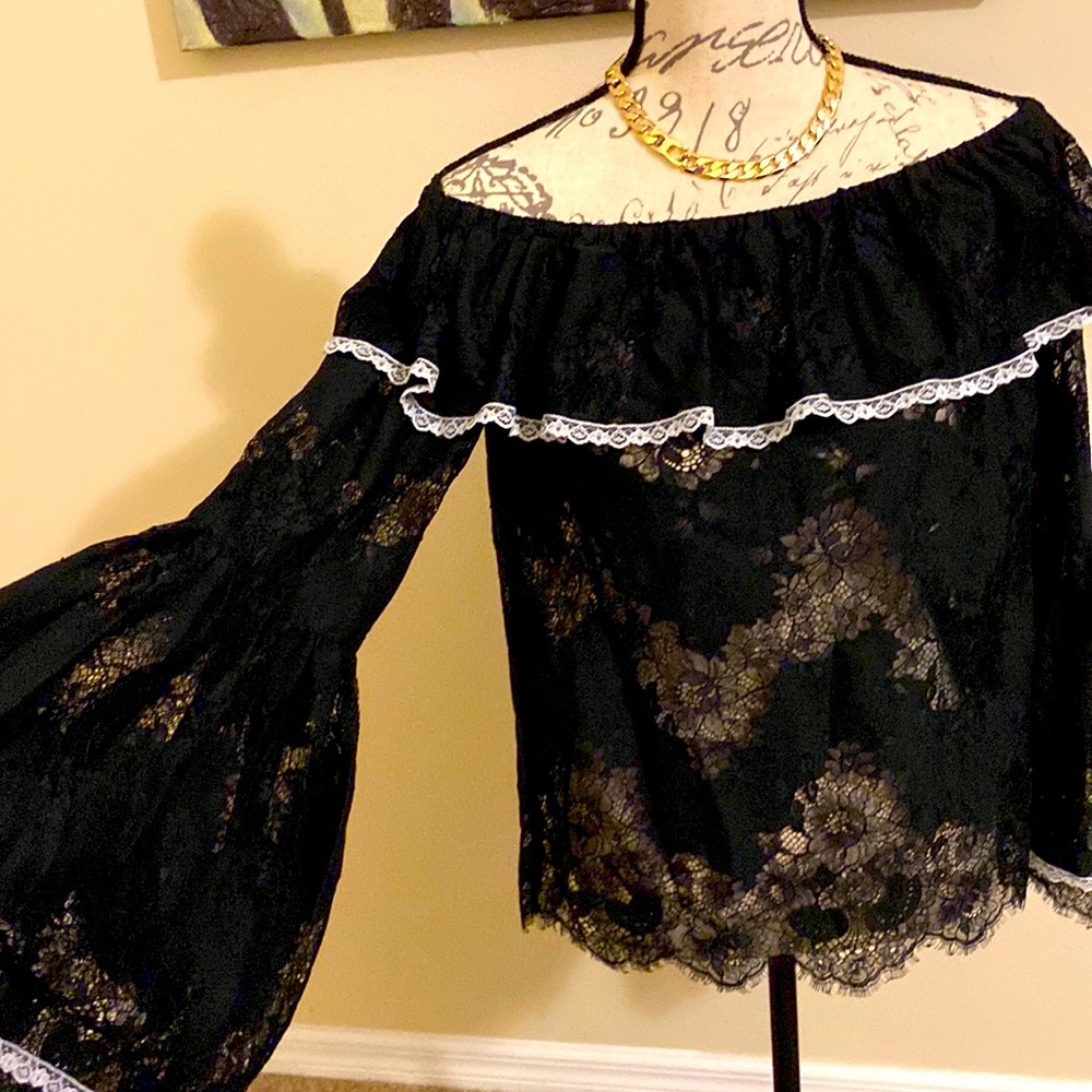 Bell sleeve lace blouse
